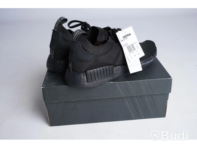 Skor - NMD_R1 PK från Adidas