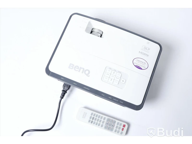 Projektor BenQ W750 - 3D DLP, fjärrkontroll och strömkabel medföljer. Nypris 4 999kr.