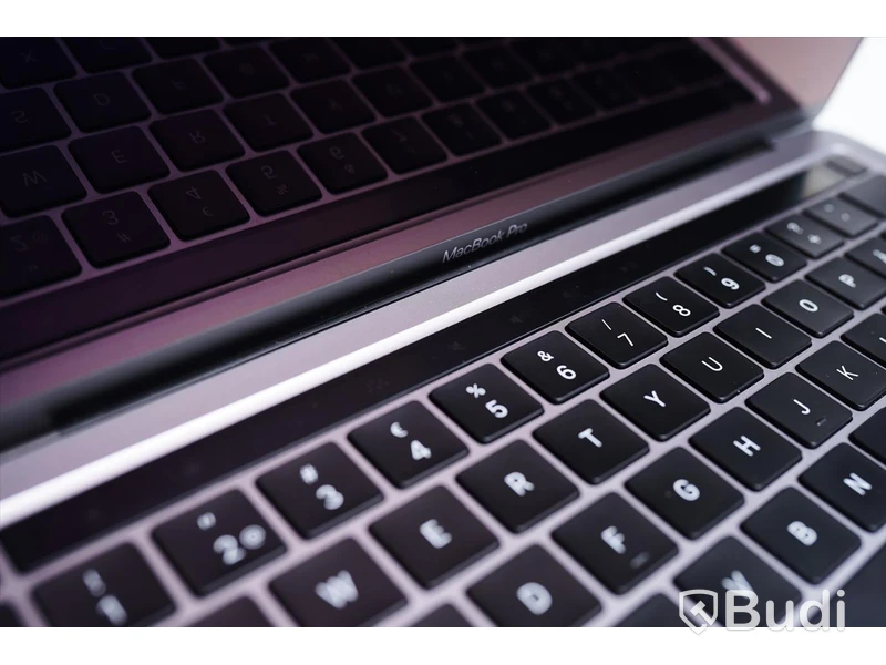 MacBook Pro 13 tum, M1 (2020), 16 GB, 251 GB.