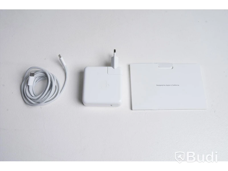 MacBook Pro 13 tum, M1 (2020), 16 GB, 251 GB.