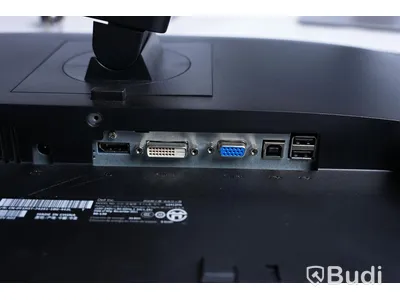 2 ST Olika Datorskärmar DELL U2414Hb, DELL U2412Mb