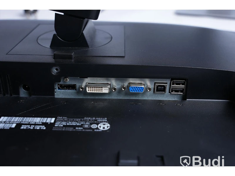 2 ST Olika Datorskärmar DELL U2414Hb, DELL U2412Mb