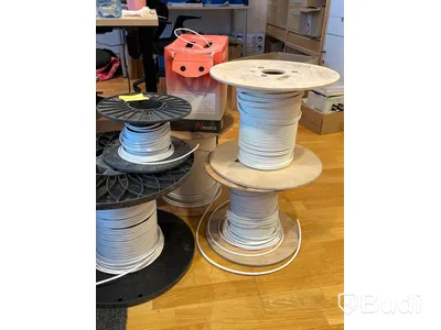Parti med kablar och sladdar Obs! Längden stämmer inte