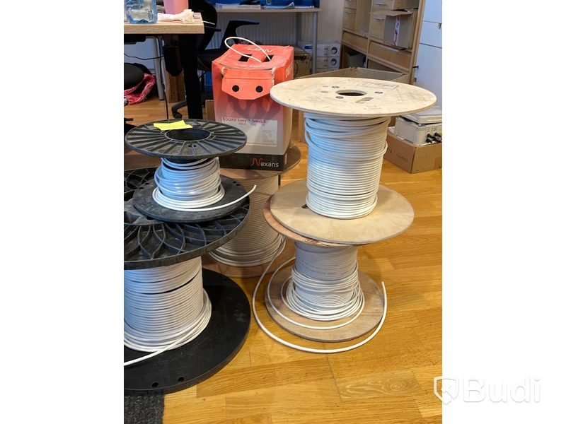 Parti med kablar och sladdar Obs! Längden stämmer inte