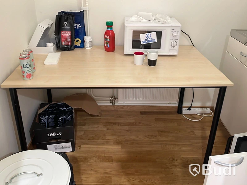 Köksinventarier, Bord, 2 st microvågsugnar, soptunna