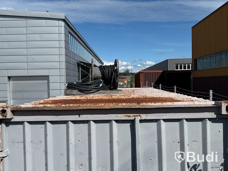 20-fots container med innehåll (bygg)