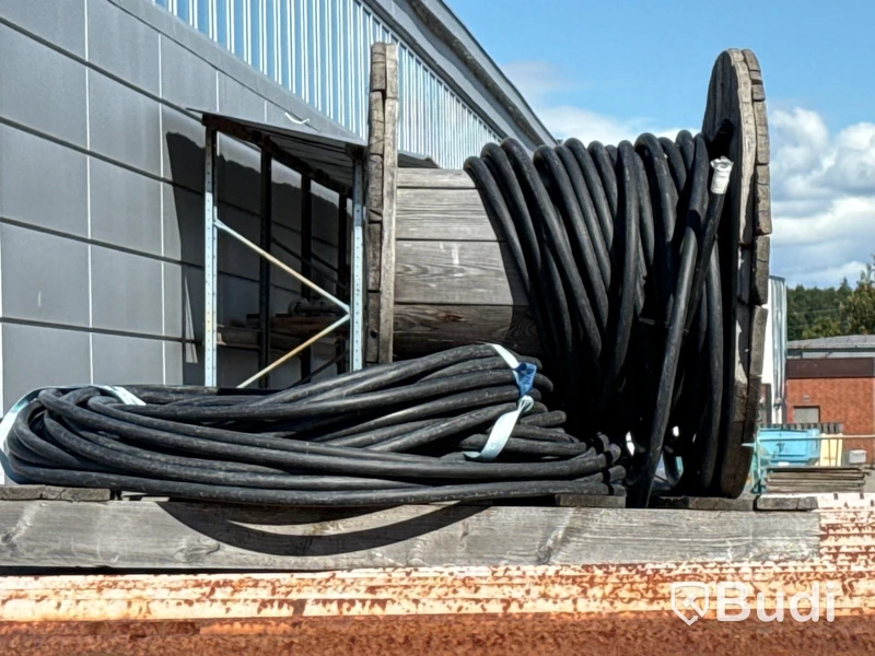 20-fots container med innehåll (bygg)