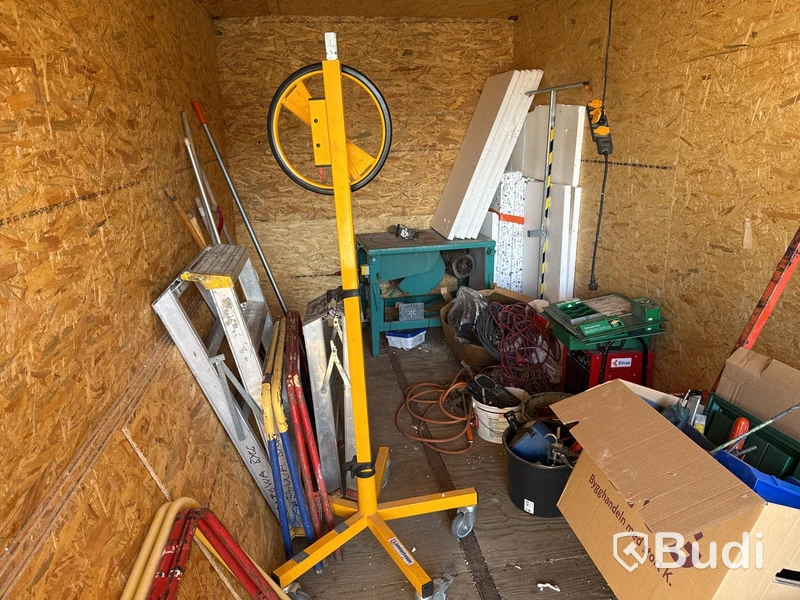 20-fots container med innehåll (bygg)