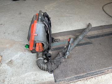 Lövblås Husqvarna 356BT