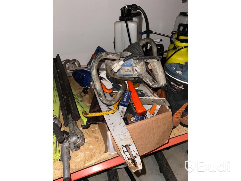 Parti med tillbehör till motorsågar och sprutor