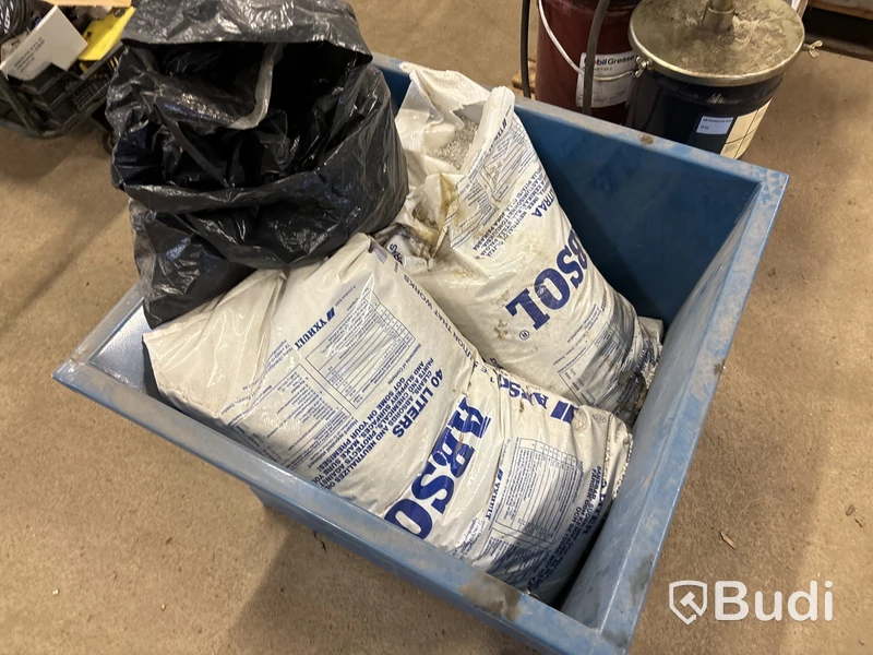 Tippcontainer med absorberingsmedel.