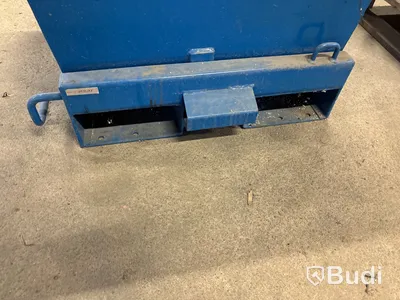 Tippcontainer med absorberingsmedel.