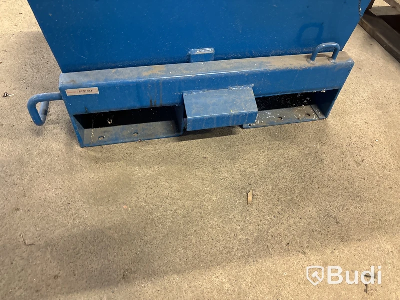 Tippcontainer med absorberingsmedel.