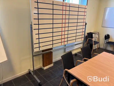 Möbler, köksutrustning, whiteboard m.m.