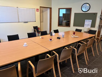 Möbler, köksutrustning, whiteboard m.m.