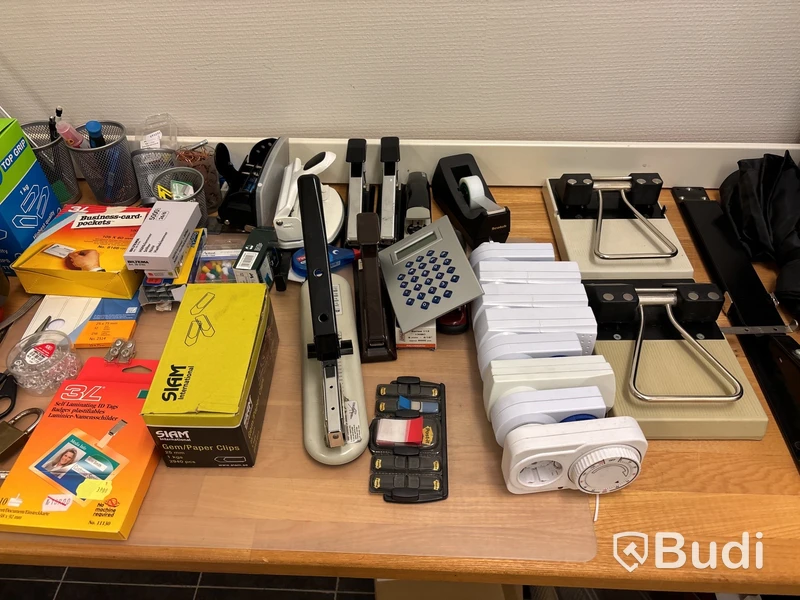 Förbrukningsmaterial & hyllor m.m.