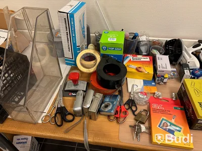 Förbrukningsmaterial & hyllor m.m.