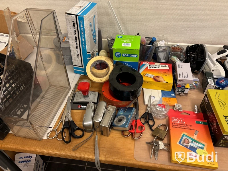 Förbrukningsmaterial & hyllor m.m.