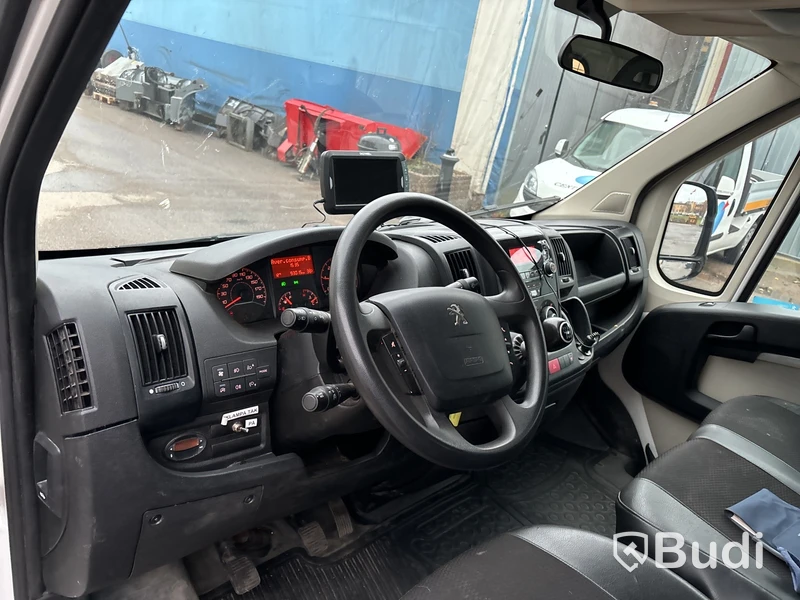 Flakbil med dubbelhytt Peugeot Boxer 335 2.0 BlueHDI Chassi (163hk), -2018