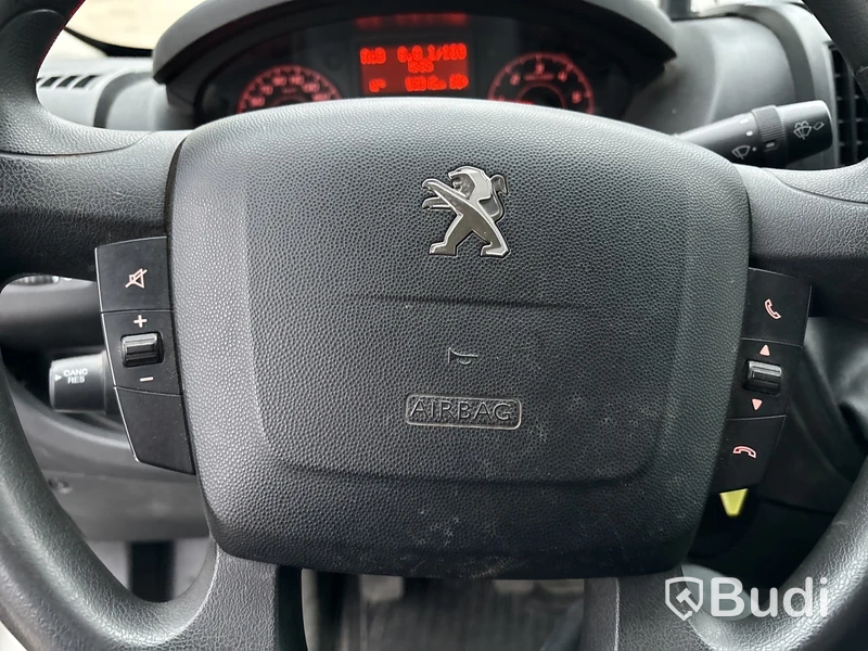 Flakbil med dubbelhytt Peugeot Boxer 335 2.0 BlueHDI Chassi (163hk), -2018