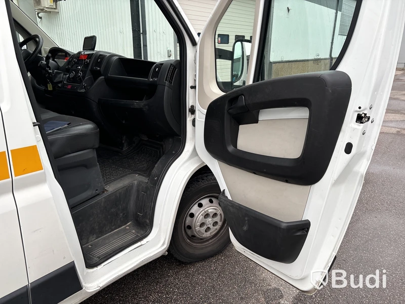 Flakbil med dubbelhytt Peugeot Boxer 335 2.0 BlueHDI Chassi (163hk), -2018