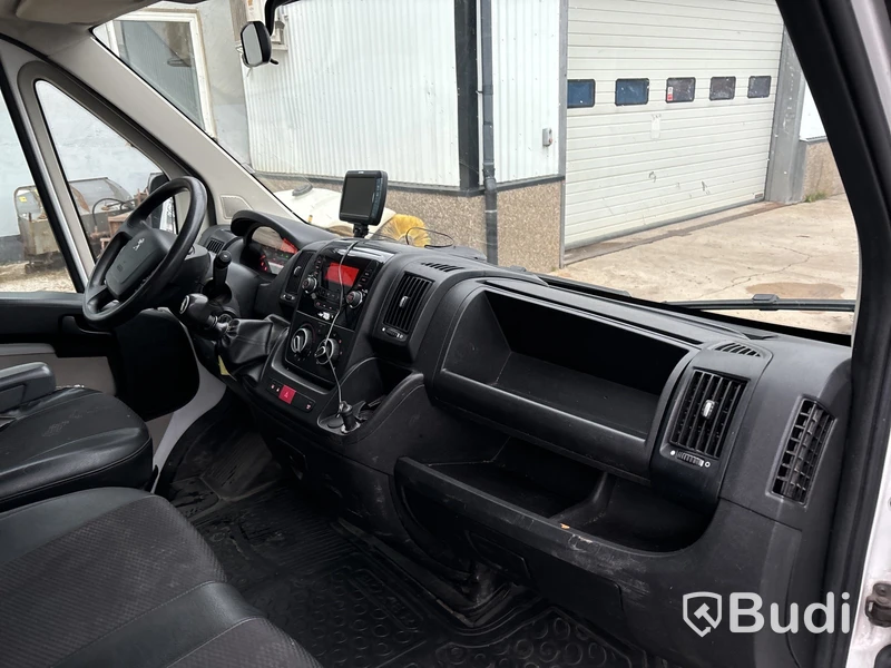 Flakbil med dubbelhytt Peugeot Boxer 335 2.0 BlueHDI Chassi (163hk), -2018