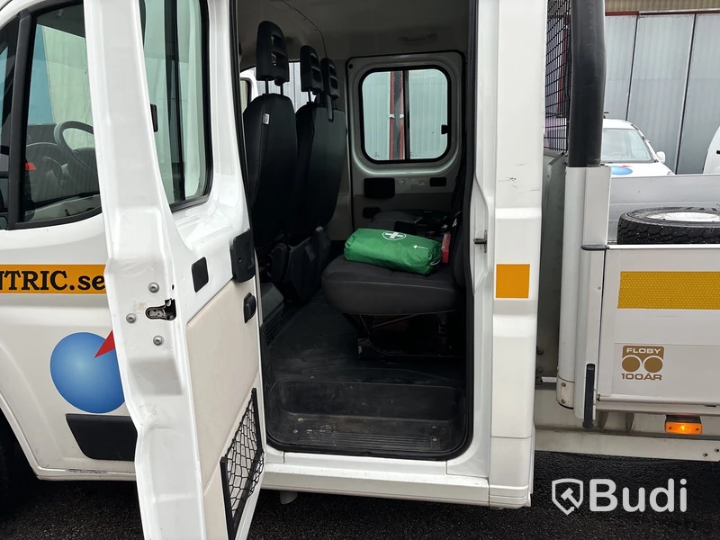 Flakbil med dubbelhytt Peugeot Boxer 335 2.0 BlueHDI Chassi (163hk), -2018