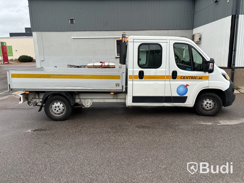 Flakbil med dubbelhytt Peugeot Boxer 335 2.0 BlueHDI Chassi (163hk), -2018