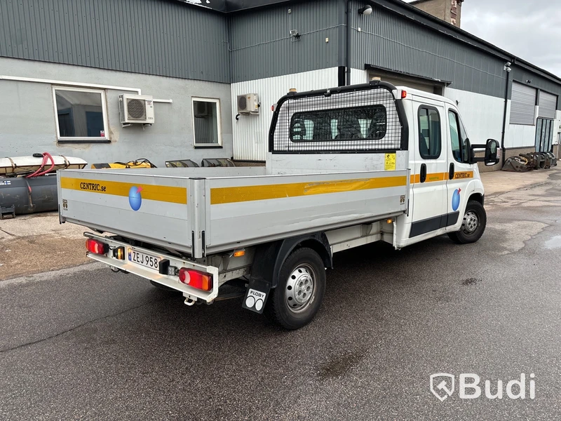 Flakbil med dubbelhytt Peugeot Boxer 335 2.0 BlueHDI Chassi (163hk), -2018