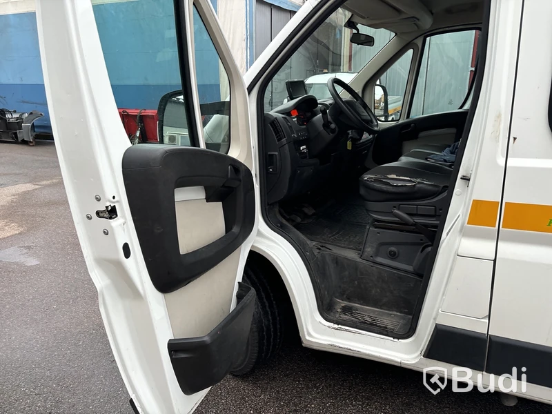 Flakbil med dubbelhytt Peugeot Boxer 335 2.0 BlueHDI Chassi (163hk), -2018