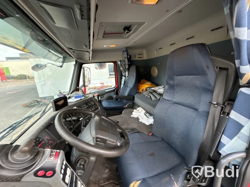 Lastväxlare VOLVO FM 420 6x2 med maskinflak, -2010 | Hiab 20T | VBG