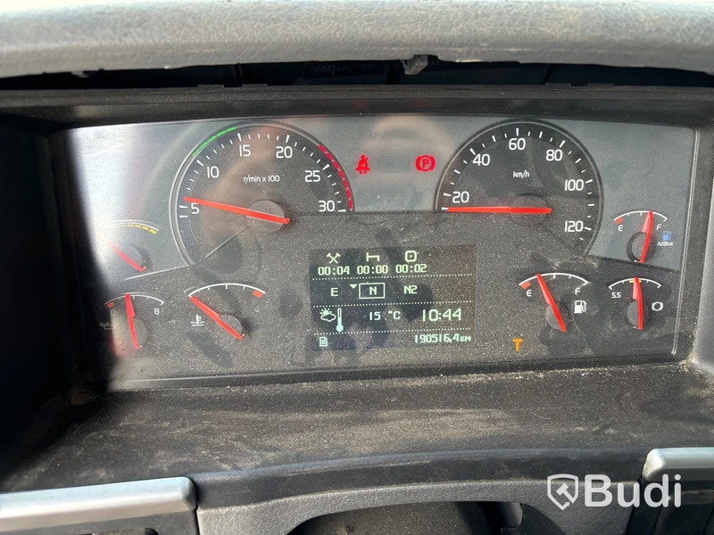 Lastväxlare VOLVO FM 420 6x2 med maskinflak, -2010 | Hiab 20T | VBG