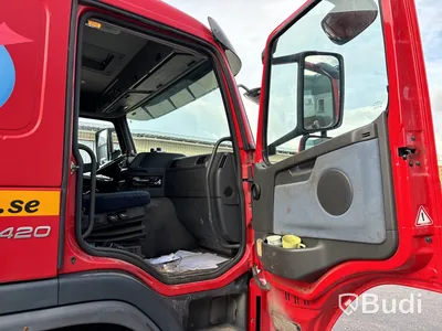 Lastväxlare VOLVO FM 420 6x2 med maskinflak, -2010 | Hiab 20T | VBG