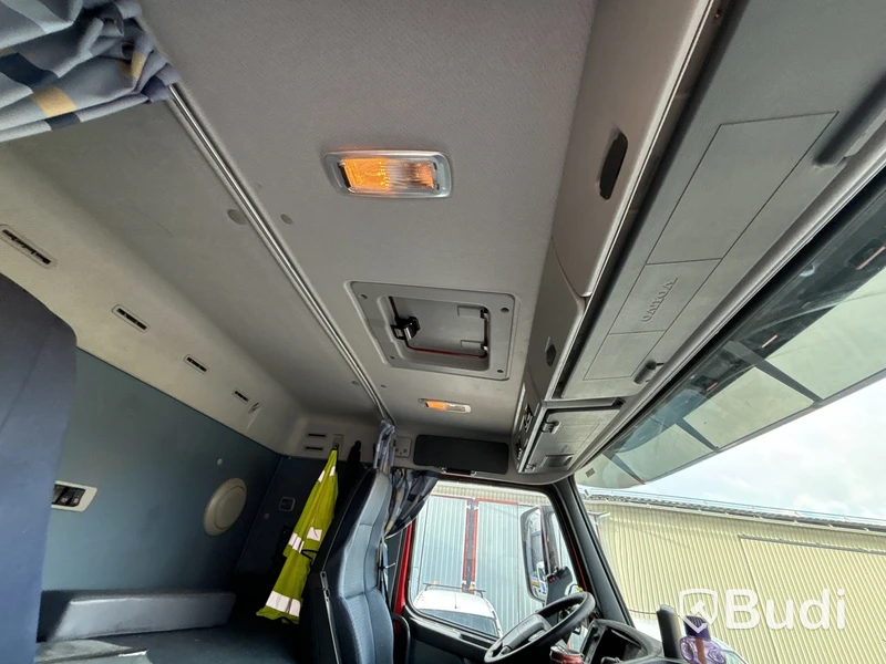 Lastväxlare VOLVO FM 420 6x2 med maskinflak, -2010 | Hiab 20T | VBG