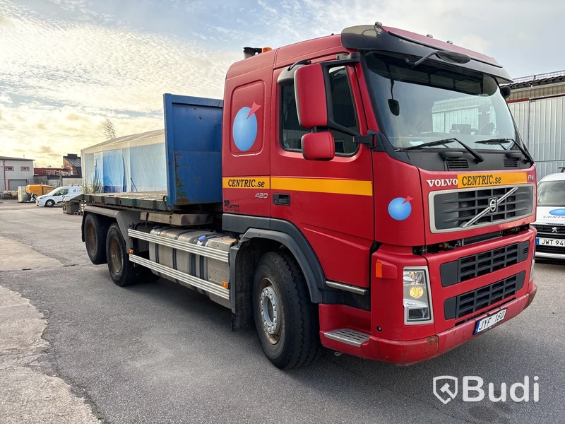 Lastväxlare VOLVO FM 420 6x2 med maskinflak, -2010 | Hiab 20T | VBG