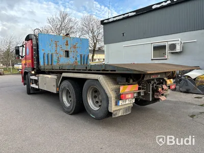 Lastväxlare VOLVO FM 420 6x2 med maskinflak, -2010 | Hiab 20T | VBG