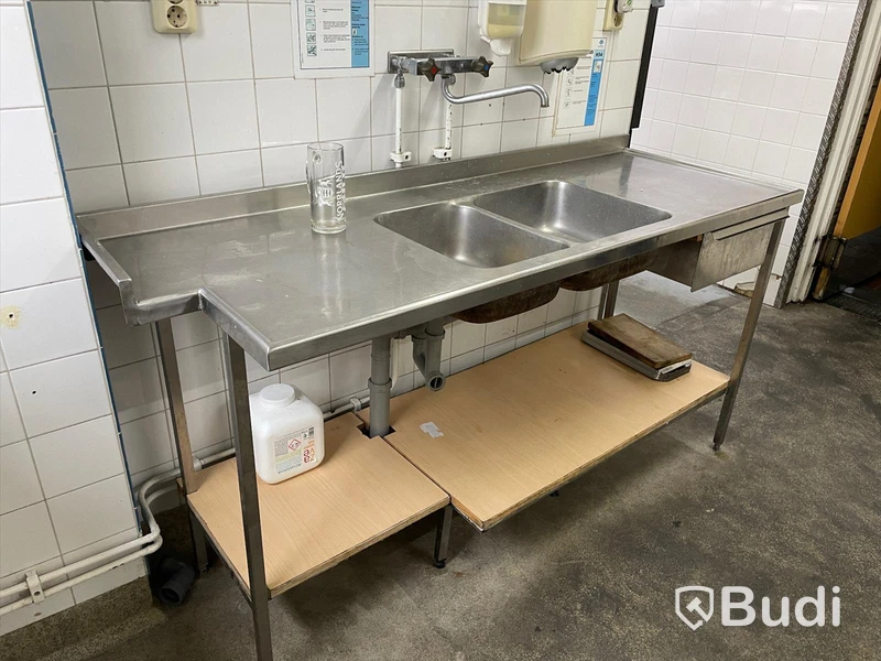 Arbetsbänk med dubbla ho. Ca 172cm, d:61cm, H:92cm.