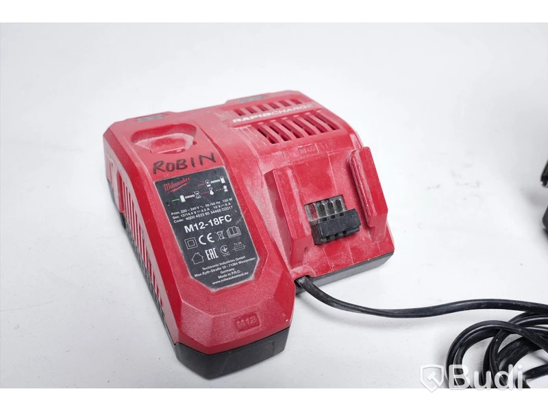 Milwaukee Skruvdragare/borr M18 FDD2 med batteri och laddare.