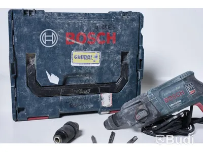 Borrhammare BOSCH GBH 2-23 RE, med förvaringslåda, extra borrhuvud och några bits.