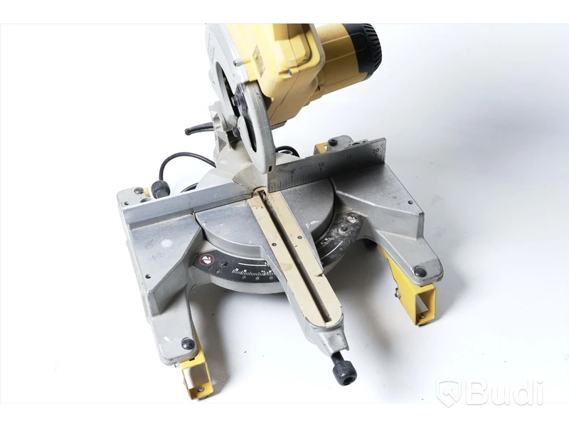 Kap- och gersåg - Dewalt DW777 med sågbänk.