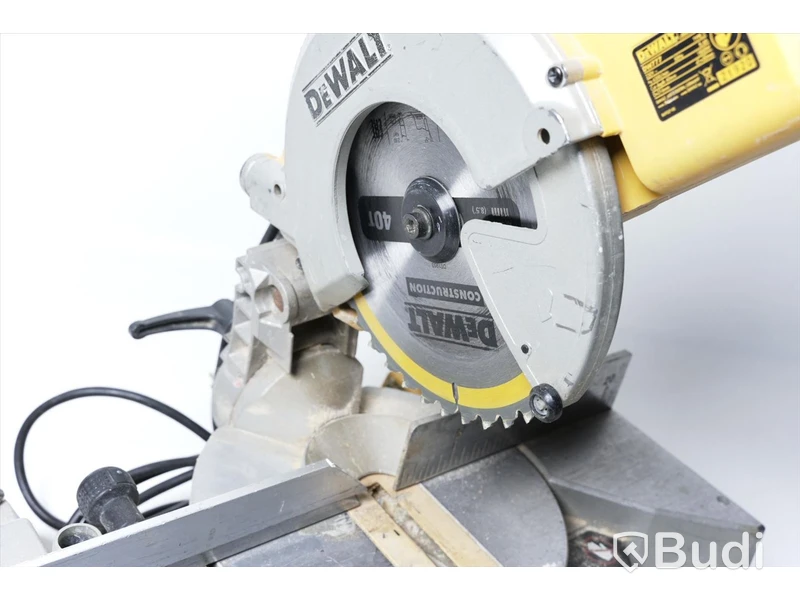 Kap- och gersåg - Dewalt DW777 med sågbänk.