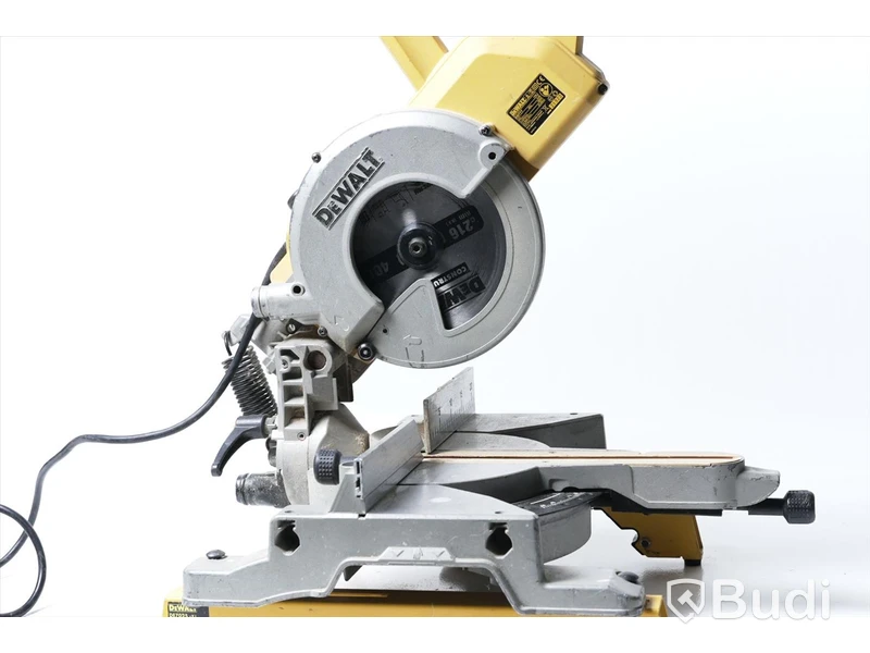 Kap- och gersåg - Dewalt DW777 med sågbänk.