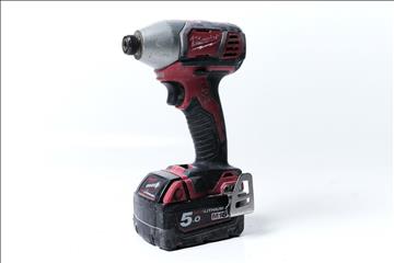 Slagskruvdragare - Milwaukee M18 BID med batteri.