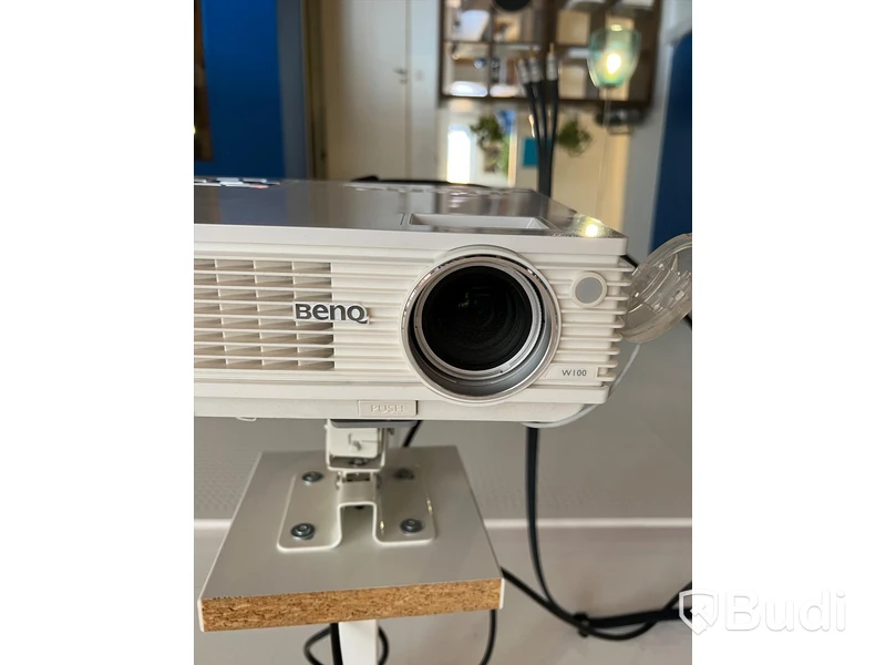 Projektor Benq W100