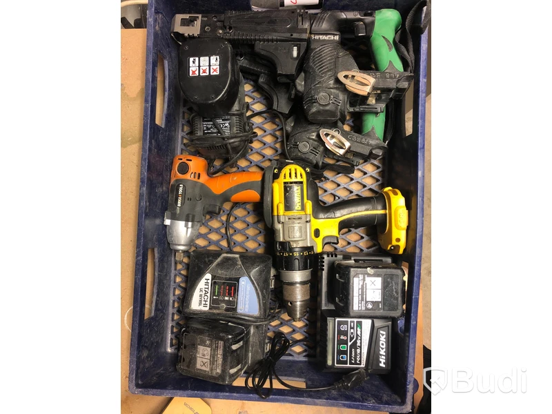 Diverse elverktyg, batterier och laddare
