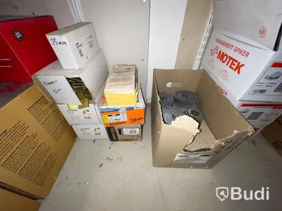 Parti med fästmaterial