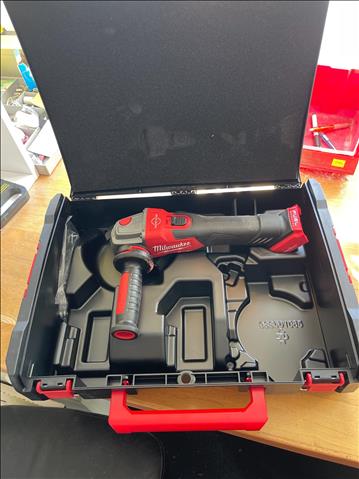 Batteridriven Vinkelslip Milwaukee M18 ONEFSAG 125XB