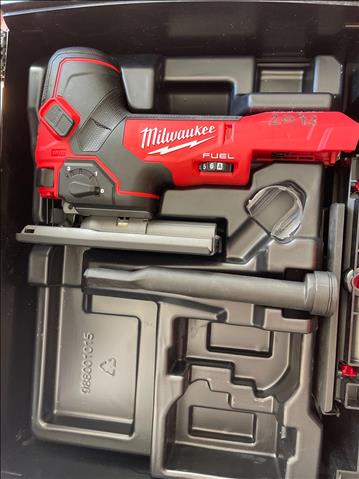 Batteridriven Sticksåg Milwaukee M18 FBJS