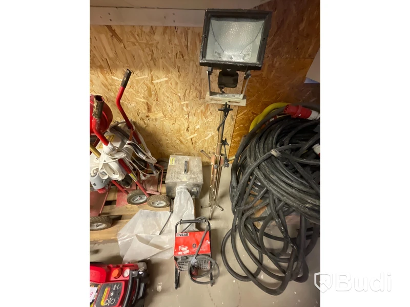 Luftrenare, värmefläkt och bygglampa