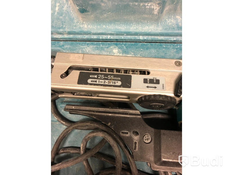 Makita Skruvautomat 6842 med förvaringslåda
